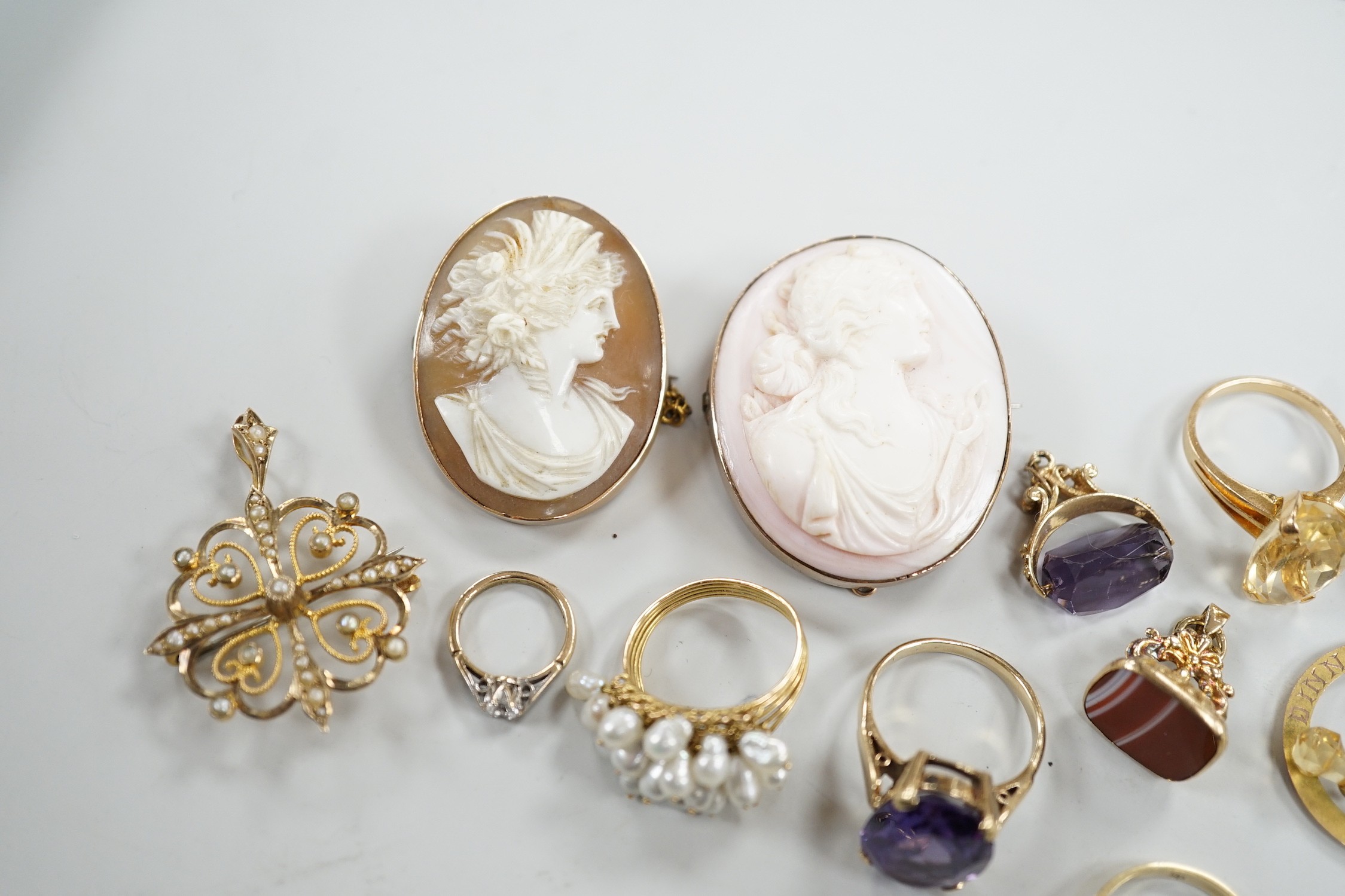 Mixed jewellery including two yellow metal mounted cameo shell brooches, one stamped 9c, two 9ct gold rings and a 585 ring, four other yellow metal and gem set rings and four pendants including two 9ct, one inscribed 'Di